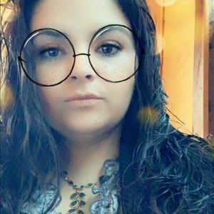 Meet your Posher, Marcia